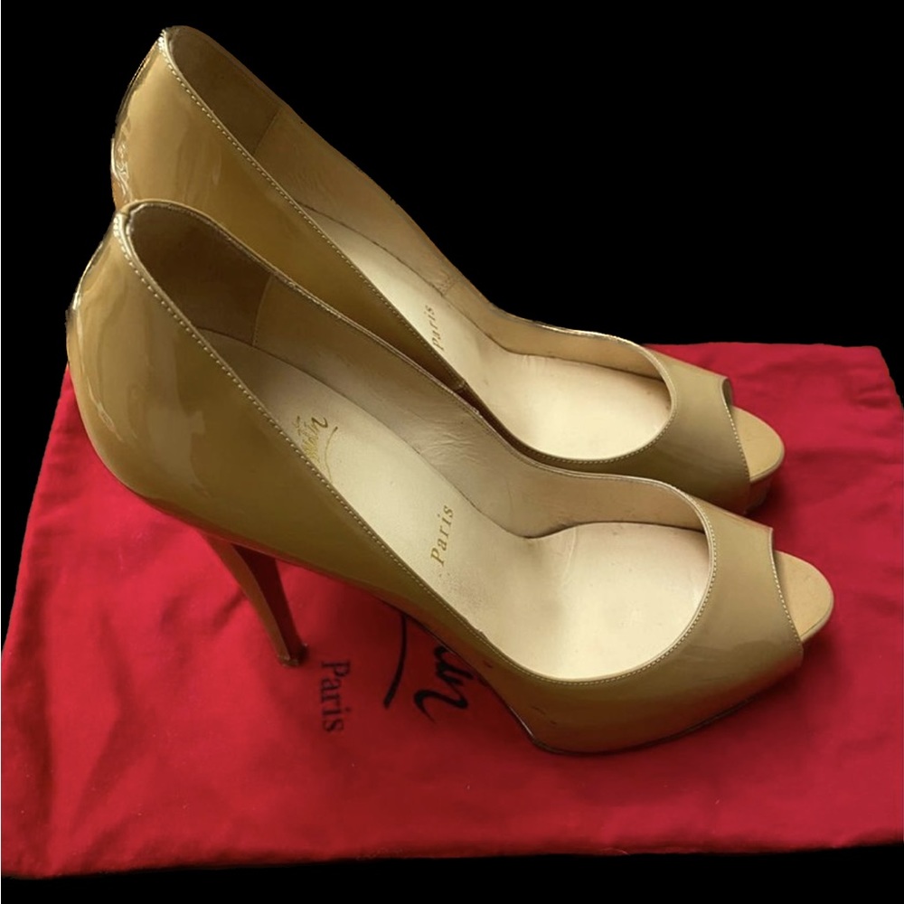 Christian Louboutin - Picture 5 of 7
